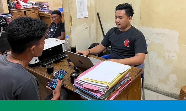Kevin Saputra (20) karyawan pabrik CPO PT. APLS saat melapor