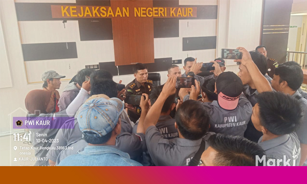 Kajari Kaur saat konferensi Pers