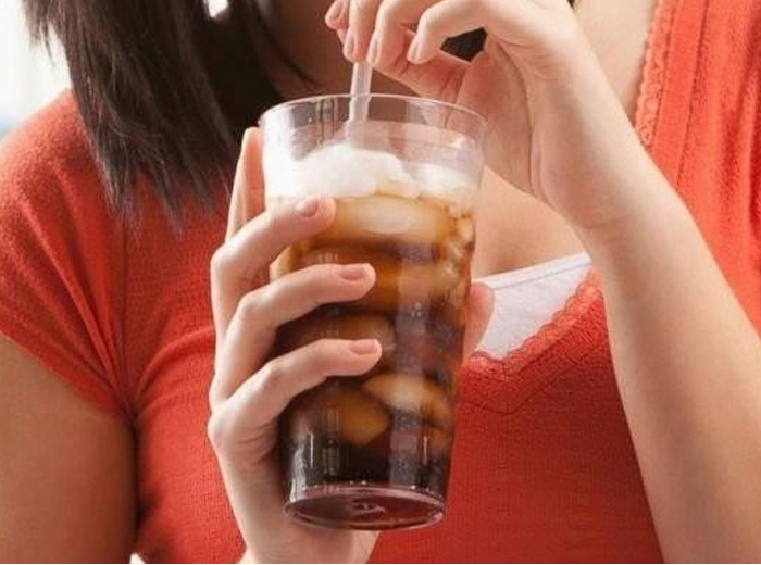 Ilustrasi Minum Es Teh - Net