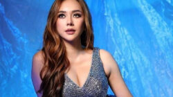 Potret Seksi Aura Kasih Pakai Crop Top yang Curi Perhatian