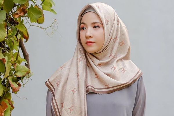 Gaya santun Natasha Rizky