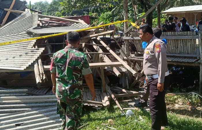 Pengemudi Ngantuk, Truk Muatan Kernel Sawit Tiduri Warung