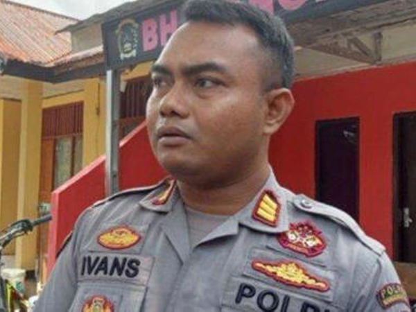 Kapolsek Komodo, AKP Ivans Drajat yang hajar satpam bank karena emosi ditegur saat pakai helm di ATM. (POS-KUPANG.COM/BERTO KALU) © Disediakan oleh TribunJatim.com