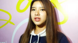 Penyanyi sekaligus artis peran Tiara Andini usai jumpa pers soal film My Sassy Girl di kawasan Duren Tiga
