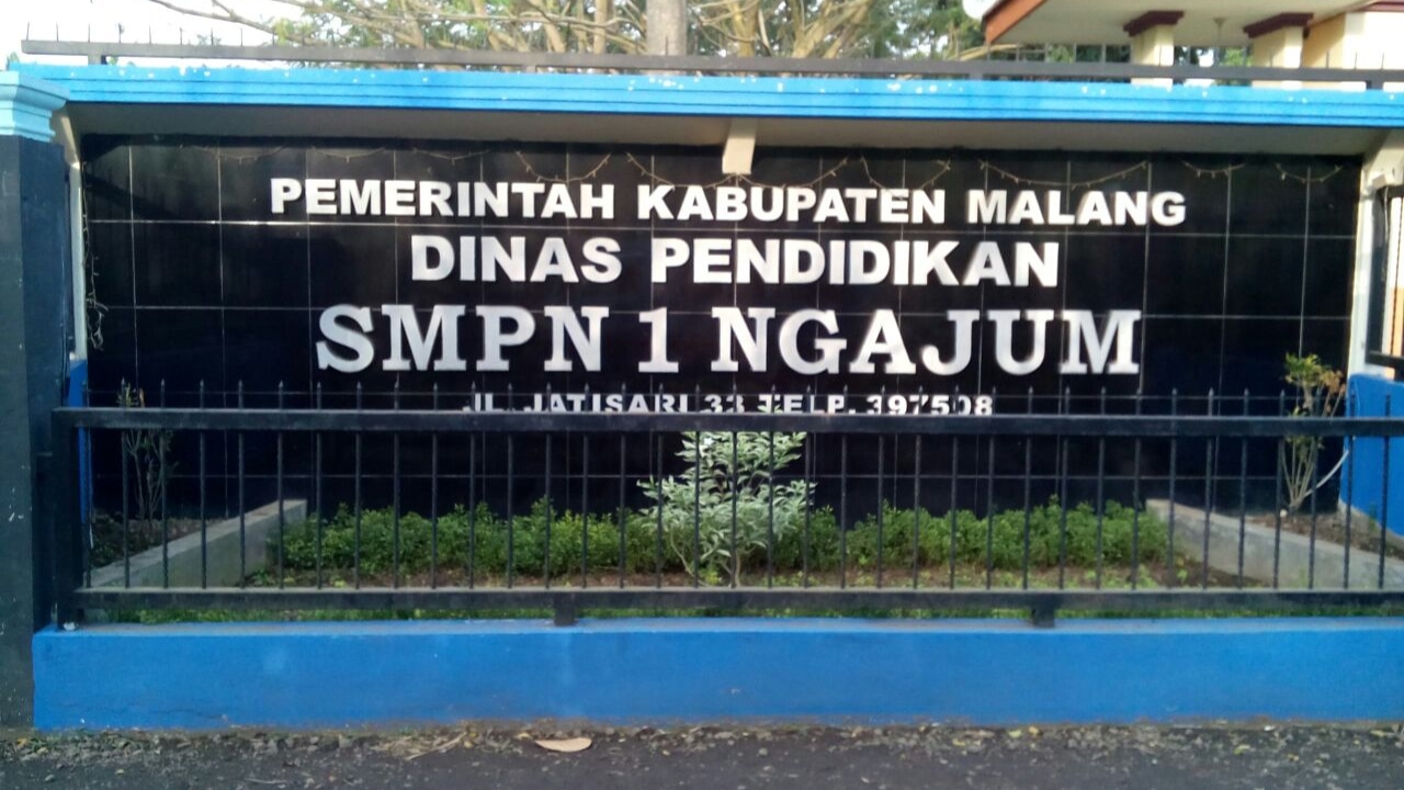 SMPN 1 Ngajum diduga labrak aturan Dispendik.