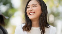 Ilustrasi Cewek Bayangin Perut Buncit