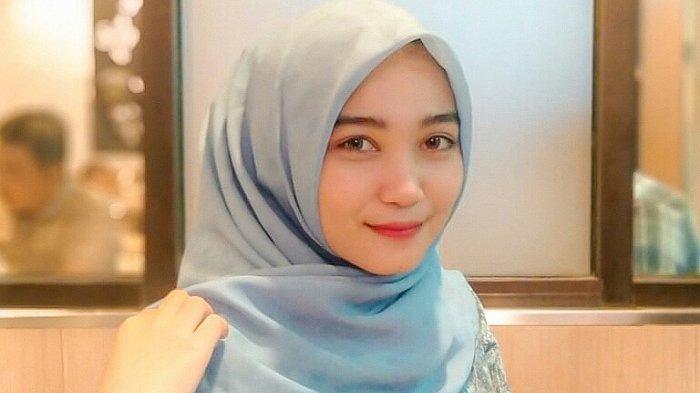 Ilutrasi - Mahasiswi_net