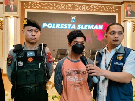 ASB (tengah) pembegal payudara di Sleman