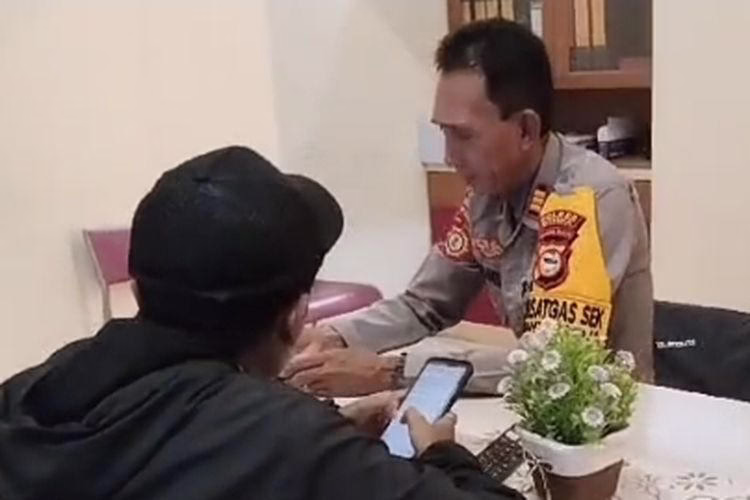 Kapolsek Bungaya, AKP Hamsir Natsir memberikan klarifikasi terkait dengan kasus oknum guru SMP dan siswinya