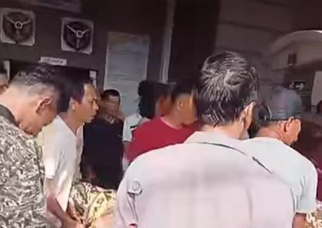 Korban pengeroyokan dibawa kerumah duka