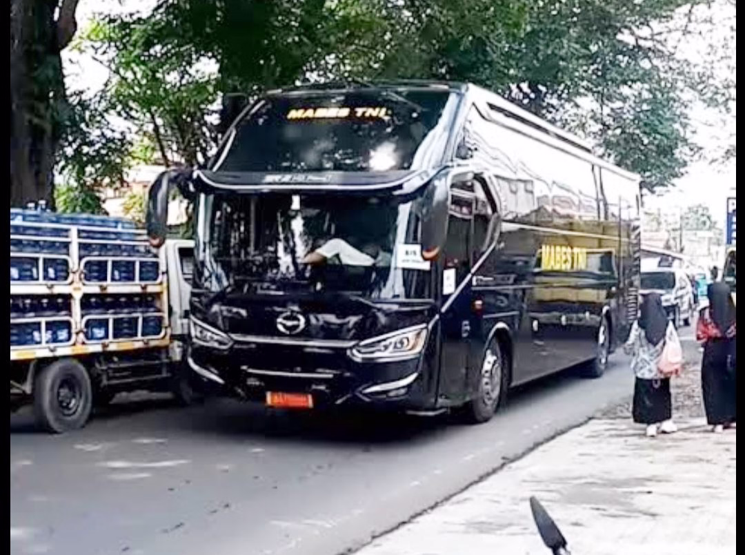 BUS TNI