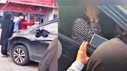 Dua Oknum PNS Pekanbaru Digerebek Selingkuh di Mobil, Pasangan Sah Melabrak