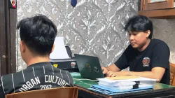 Pelaku saat di kantor polisi