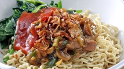 Makan Mie Ayam