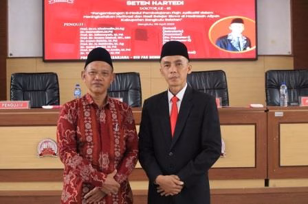 Kanan Dr. Seten Hartedi Bersama Ketua STIT Makrifatul Ilmi Bengkulu Selatan